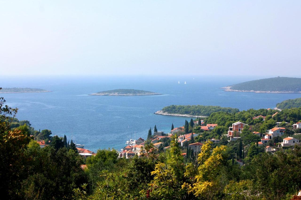 Apartments By The Sea Maslinica, Solta - 14748 المظهر الخارجي الصورة