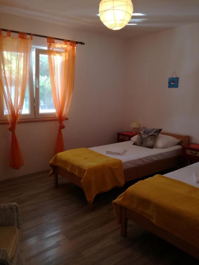 Apartments By The Sea Maslinica, Solta - 14748 المظهر الخارجي الصورة